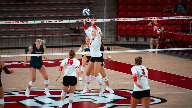 USD volleyball opens season at Drake Invitational