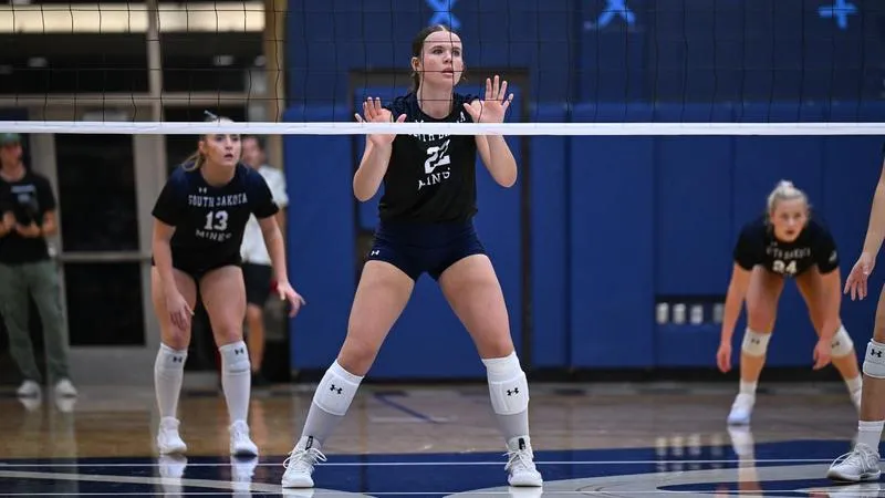 Warren Guides Rockers in Sweep over Lakers