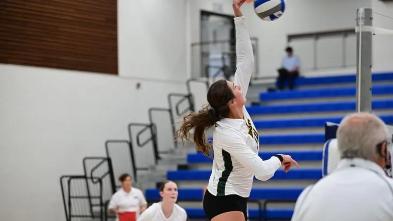 Yellow Jackets Split Opening Day Matches in Bismarck