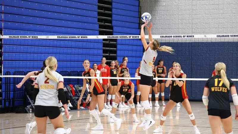 WOLVES SPLIT ON LAST DAY OF OREDIGGER CLASSIC, THREE NAMED TO ALL-TOURNAMENT TEAM