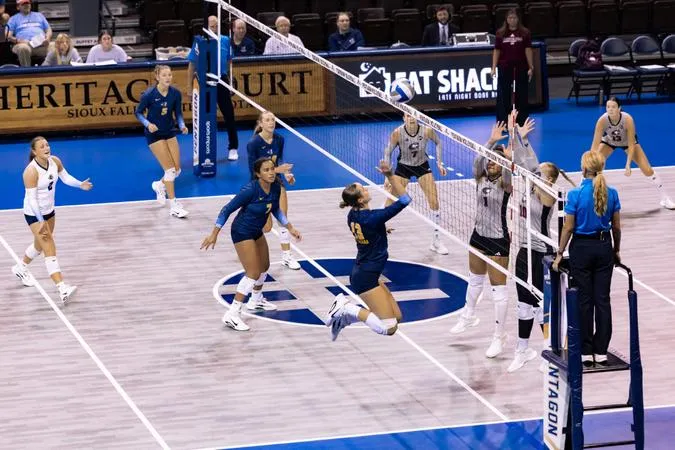 Viking Volleyball Splits on Day Two of the 2026 Augustana Classic