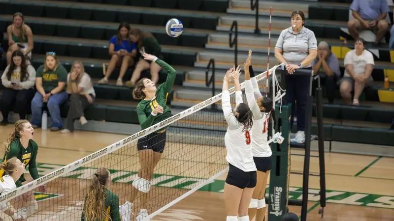 Yellow Jackets Drop RMAC Match to Mountaineers