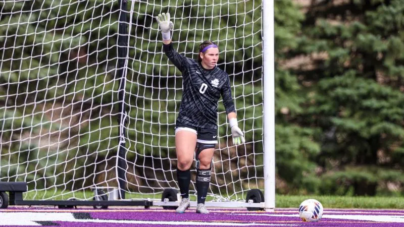 Daubman Records Nine Saves in Sunday Matchup with Minnesota Duluth