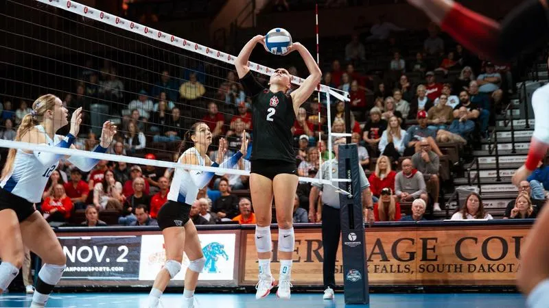 Huskies sweep Coyotes to close SD Lottery Classic