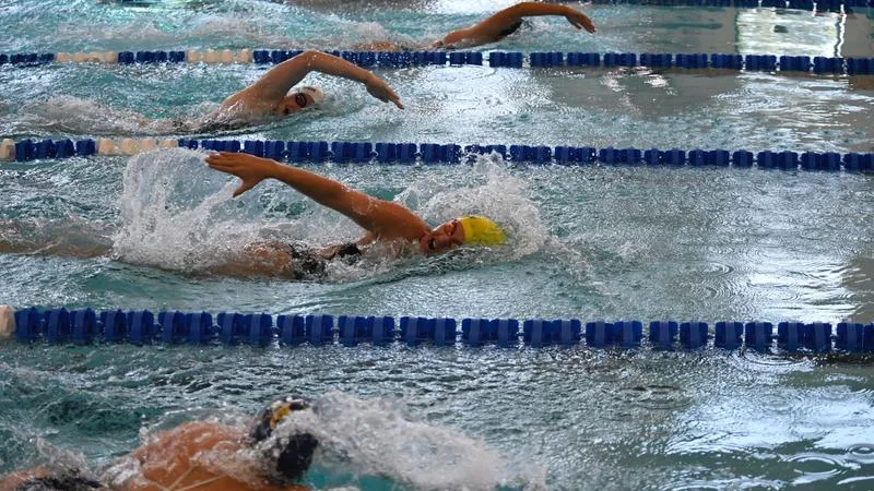 SWIMMING AND DIVING TO OPEN SEASON THURSDAY