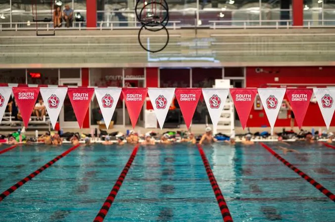 S&D: South Dakota Swim and Dive top Summit League Preseason Coaches' Poll