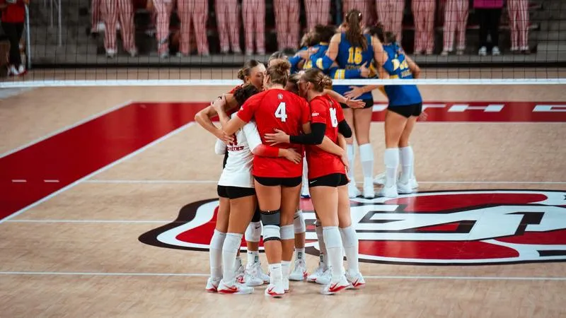 Coyotes fall to Jackrabbits in straight sets