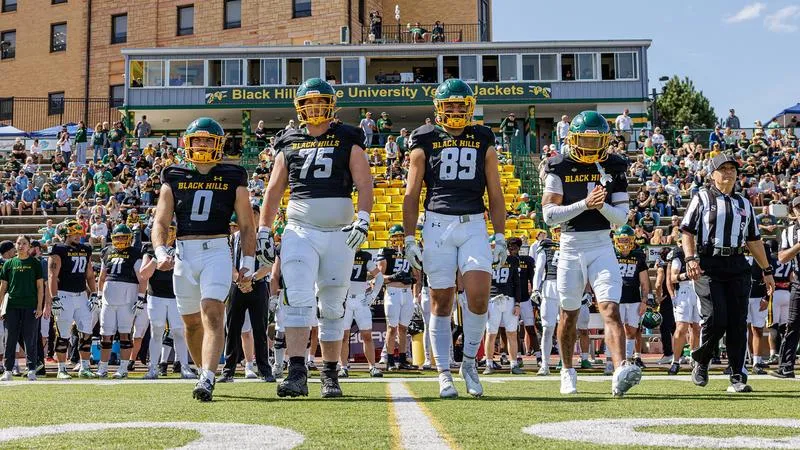 (RV) Yellow Jackets Return Home to Host Fort Lewis for Swarm Days