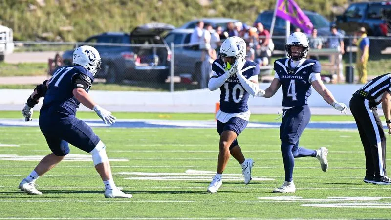 Football Moves to 4-1 Following Victory Against Cowboys