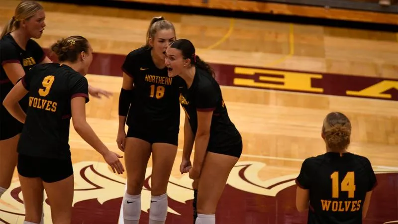 WOLVES VOLLEYBALL TAKES THE 3-0 DUB OVER THE MARAUDERS