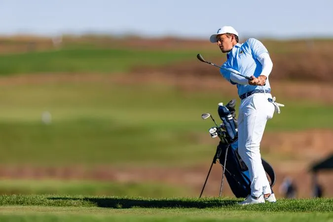 Hartquist Earns NSIC Men's Golfer of the Week