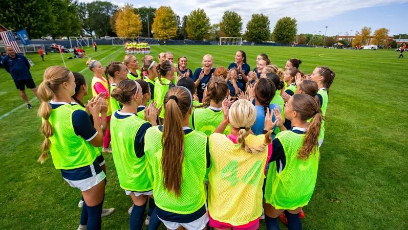 Soccer Rounds Out the Weekend with a Tie