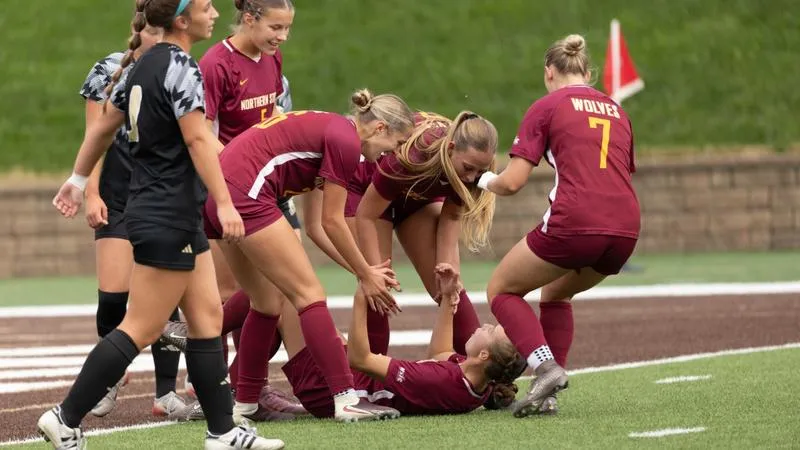 WOLVES FALL TO COUGARS 1-0