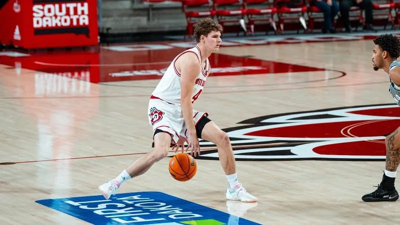 Buzelis named to Preseason All-Summit League Second Team