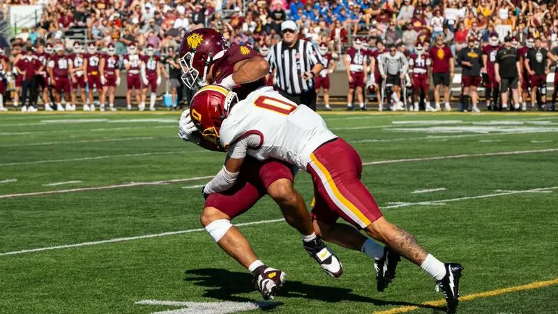 NO. 25 WOLVES SUFFER SECOND NSIC LOSS TO (RV) BULLDOGS