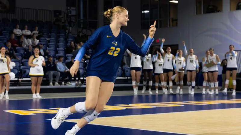 Volleyball Collects First Ranked Sweep Victory Since 2019