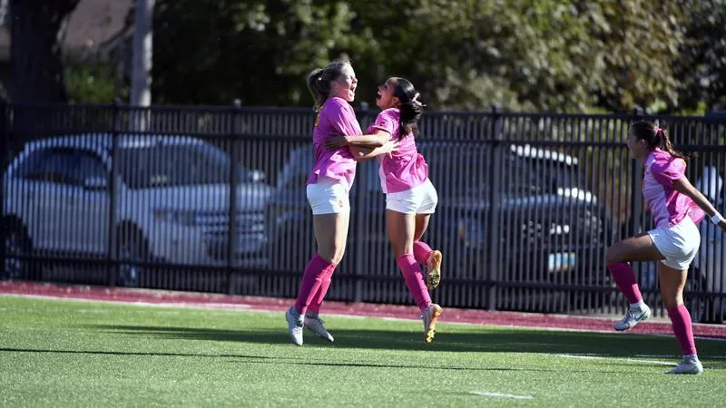 WALLHEAD, HOFER RESPOND TO WSC GOAL IN SENIOR DAY VICTORY