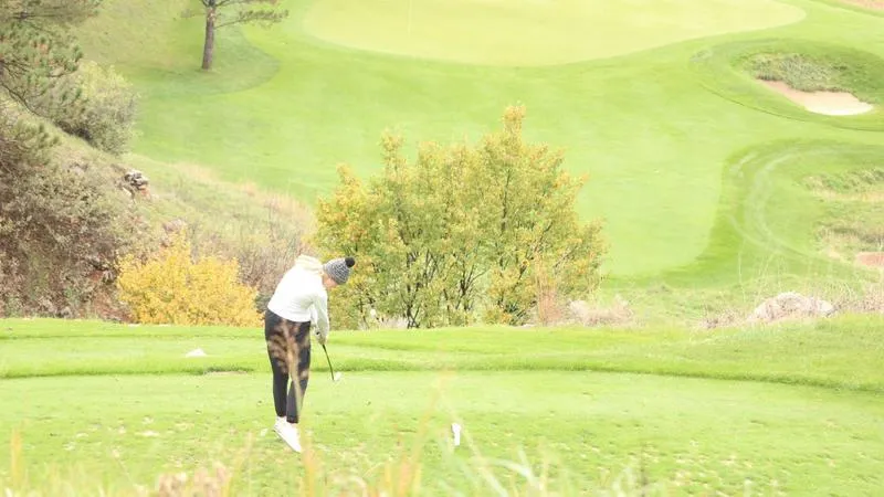 Yellow Jackets Sit Eighth After Round One in Elkhorn