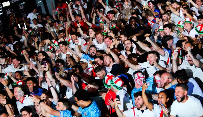 World Cup Fans: Norwegians Row From Oslo With Norway Team, England Fans Up How Late?