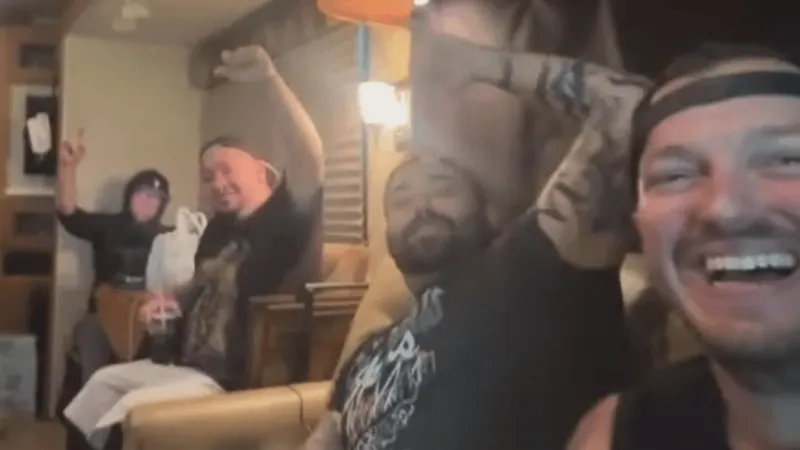 Spurs spirit goes on tour with Kingdom Collapse