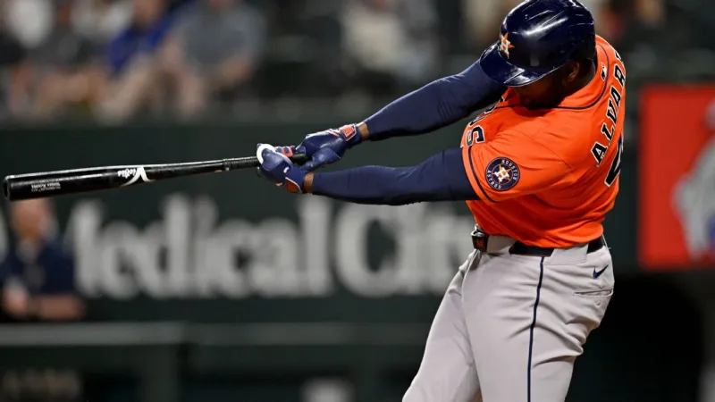 Alvarez's second straight 2-homer night lifts Astros in Texas