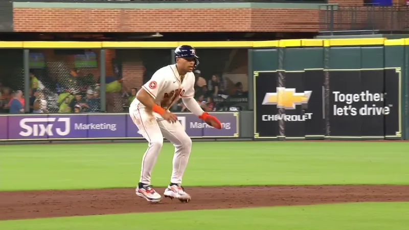 Astros surge past Brewers 9-2 as Christian Walker and Jeremy Pea g...