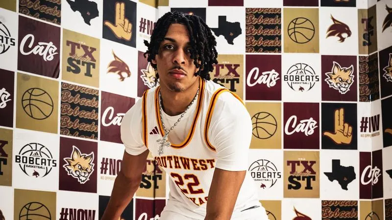 Men's Basketball Signs Sanders