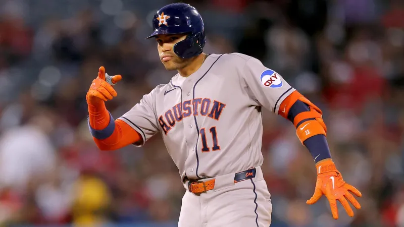 Jose Altuve and Christian Walker rally Astros to 5-4 win over Angel...
