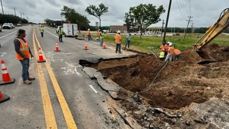 Stretch of FM 3405 in Williamson County closed due to water line rupture