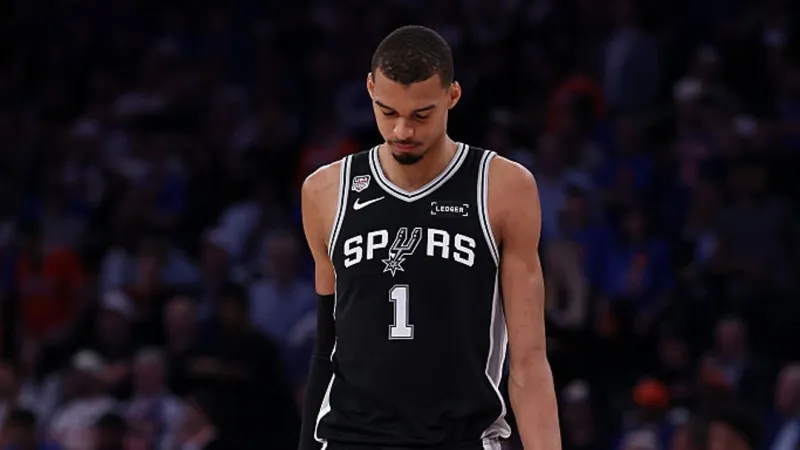 LIVE NOW: Spurs blow 29 point lead, fall to Knicks 107-106