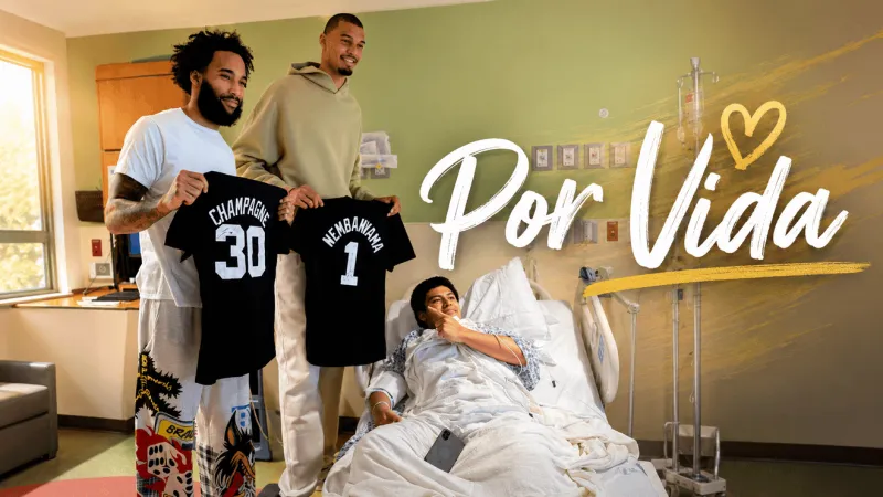 Spurs players bring smiles to children during hospital visit