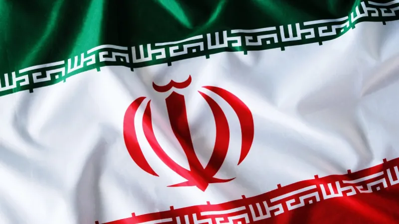 Oil tankers navigate the Strait of Hormuz despite threats from Iran's Revolutionary Guard