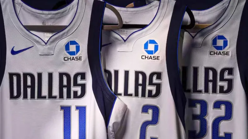 Mavs: Chase Jersey Patch Revealed + Middleton Exits In Massive Trade