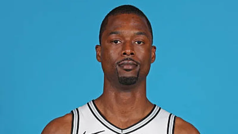 Spurs lock in Harrison Barnes after historic playoff return