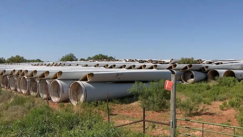 Judge orders cleanup of 3,000+ wind turbine blades piled for years at Sweetwater sites