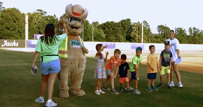 M&M Roofing hosts glow party for Niners