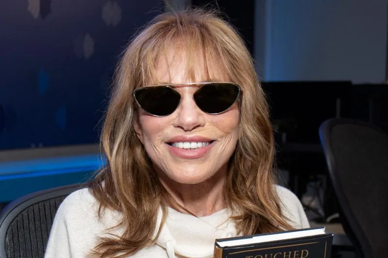 Carly Simon Announces She Has Parkinson's Disease