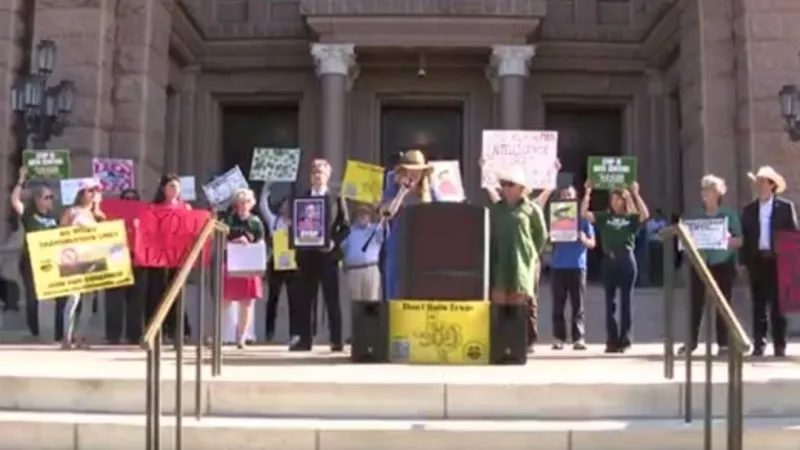 Data center fight explodes at Texas Capitol, opponents demand Abbott halt expansion