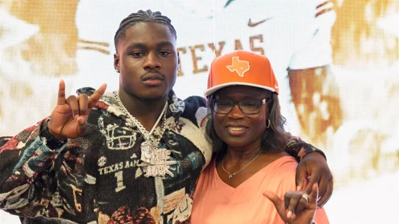 How a French Bulldog -- and a phone call to his uncle -- sealed Landen Williams-Callis's commitment to Texas