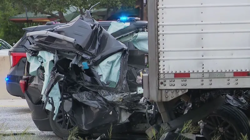 LIVE: Driver killed after crashing into parked 18-wheeler on I-35