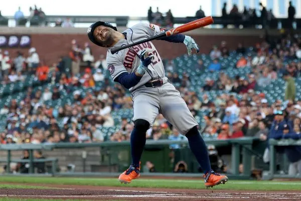 Astros' Jose Altuve exits after taking pitch to left foot