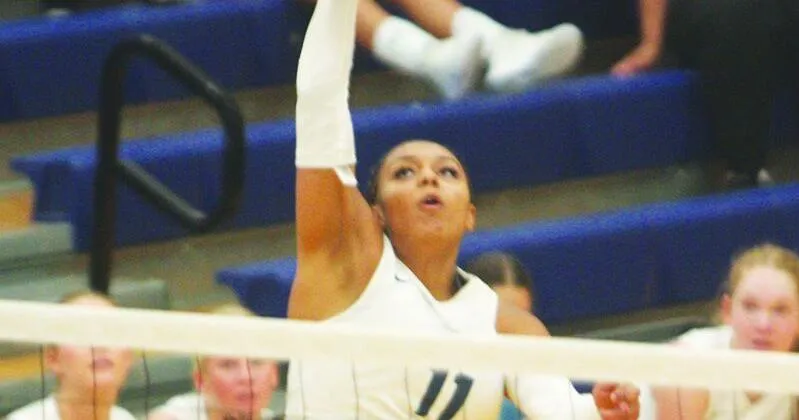 Doubling up on opening night: Paris Ladycats volleyball stops Quitman, Mount Pleasant