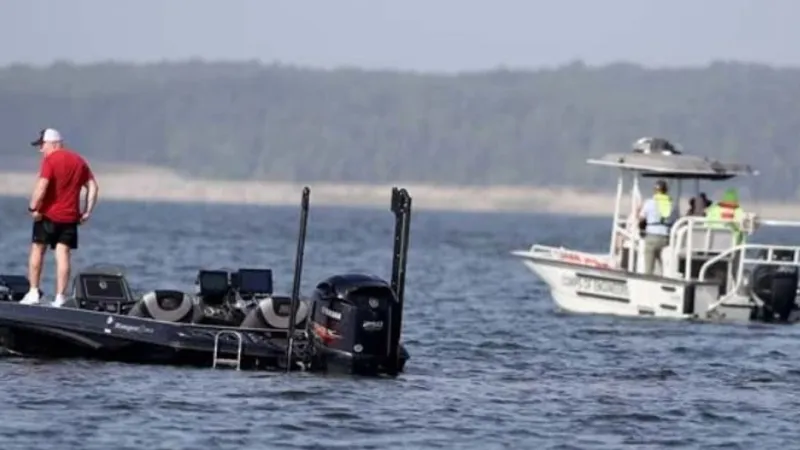 Search for missing Lake Sam Rayburn swimmer suspended Friday night, resumes Saturday