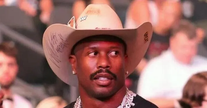 Aggie Von Miller signs with Dallas Cowboys