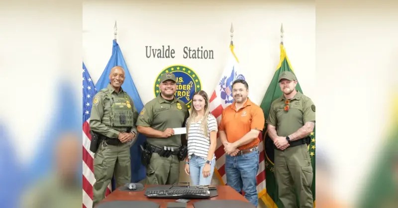 Border agents give out $7K in scholarships