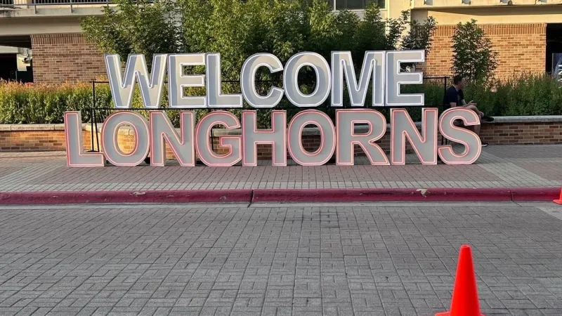 UT Austin's newest Longhorns 'Mooov-In'
