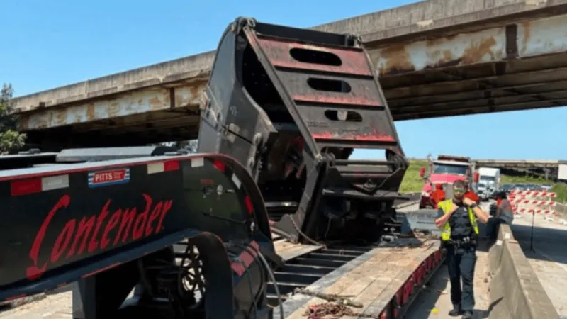 TRAFFIC ALERT: Truck hits overpass at I-10 South @ Cardinal, road closed