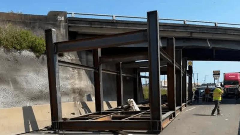 18-wheeler scrapes SH 365 overpass, load falls off and blocks traffic on I-10 East