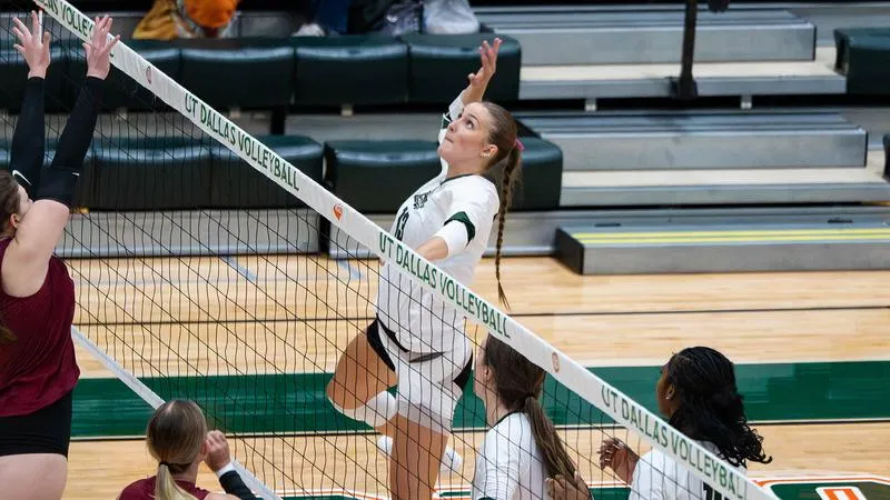 UTD Battles Augustana in Three-Set Loss