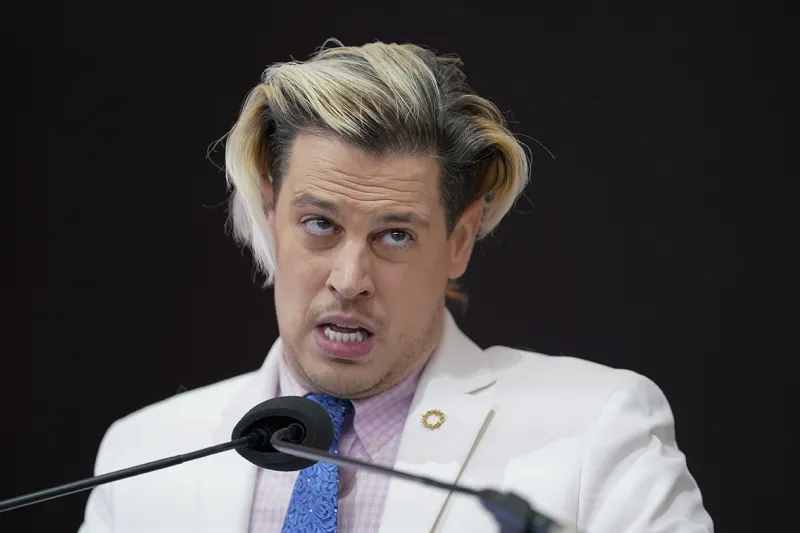 'Ex-gay' right-winger Milo Yiannopoulos arrested by ICE